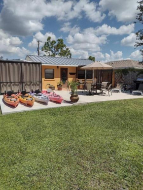 Lemon Bay Cottage in Historic Englewood Village